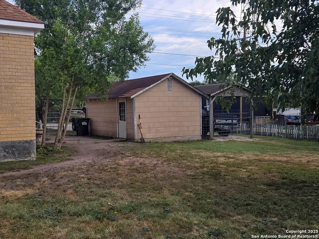 $205,000 | 323 Main, Pettus, TX 78146