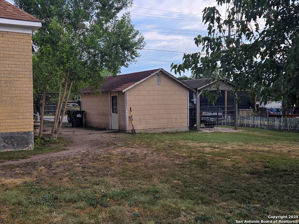 323 Main Pettus, TX 78146 - Photo 22 of 25