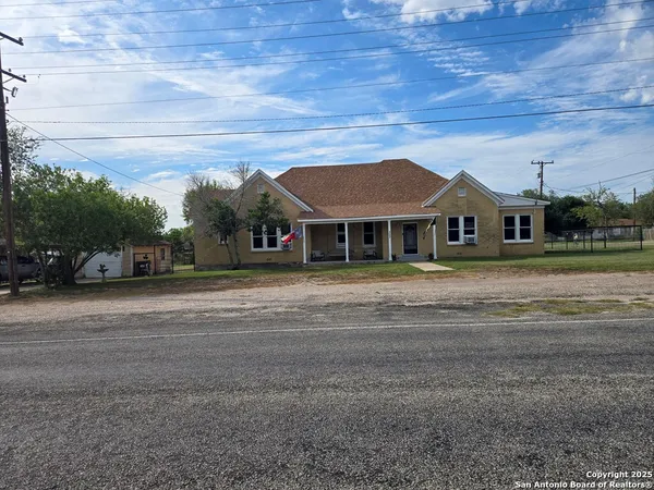$198,000 | 323 Main, Pettus, TX 78146