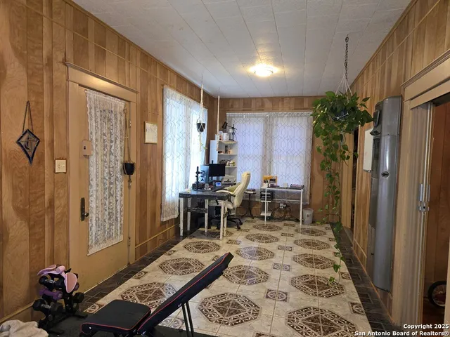 $205,000 | 323 Main, Pettus, TX 78146