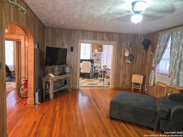 $205,000 | 323 Main, Pettus, TX 78146