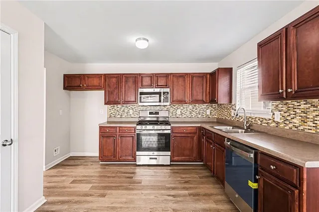 $390,000 | 1020 Buckingham Drive, Fairburn, GA 30213