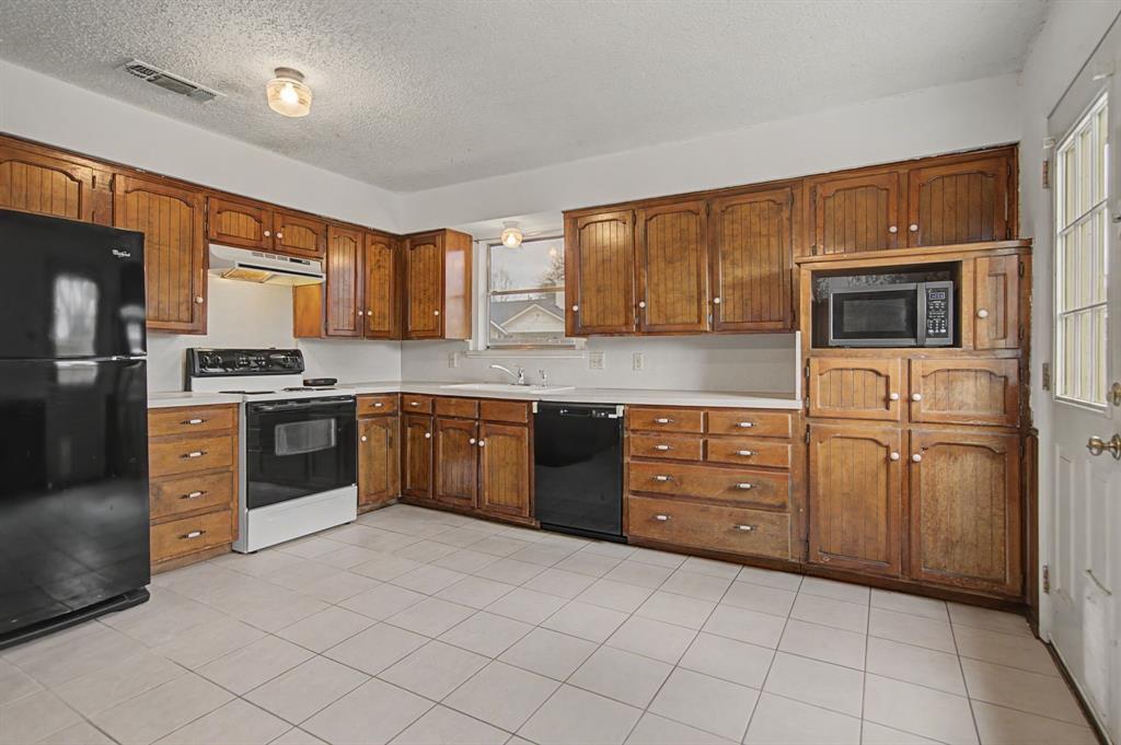 157 Travis Street Keller, TX 76248 - Photo 3 of 12