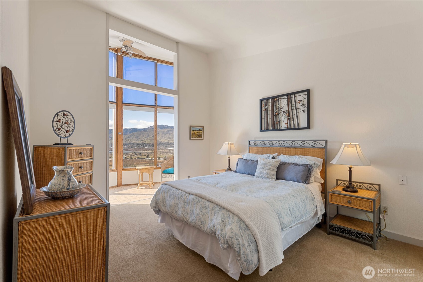 71 Blue Grade Road East Wenatchee, WA 98802 - Photo 17 of 29 a bedroom with a bed and a large window