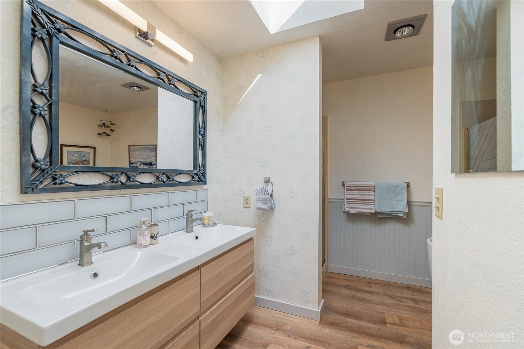 71 Blue Grade Road East Wenatchee, WA 98802 - Photo 18 of 29 a en suite bathroom with a double vanity sink and mirror