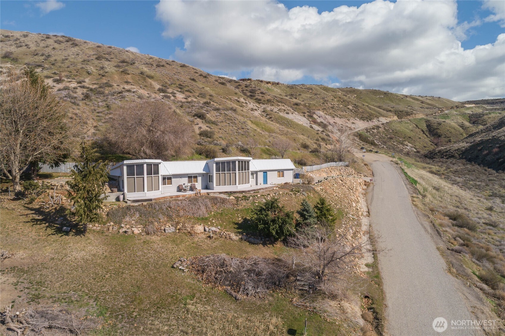 71 Blue Grade Road East Wenatchee, WA 98802 - Photo 28 of 29 a view of a large building with a mountain in the background