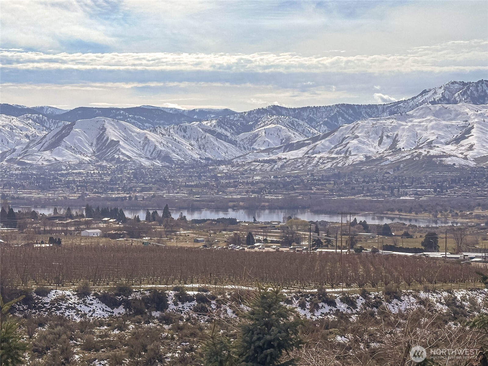 71 Blue Grade Road East Wenatchee, WA 98802 - Photo 6 of 29 a view of lake with mountain