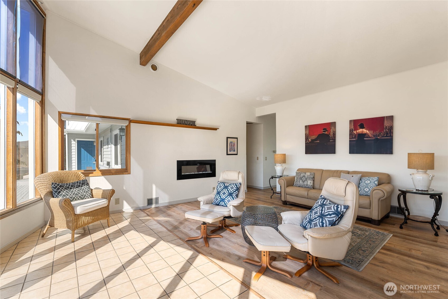 71 Blue Grade Road East Wenatchee, WA 98802 - Photo 9 of 29 a living room with furniture and wooden floor
