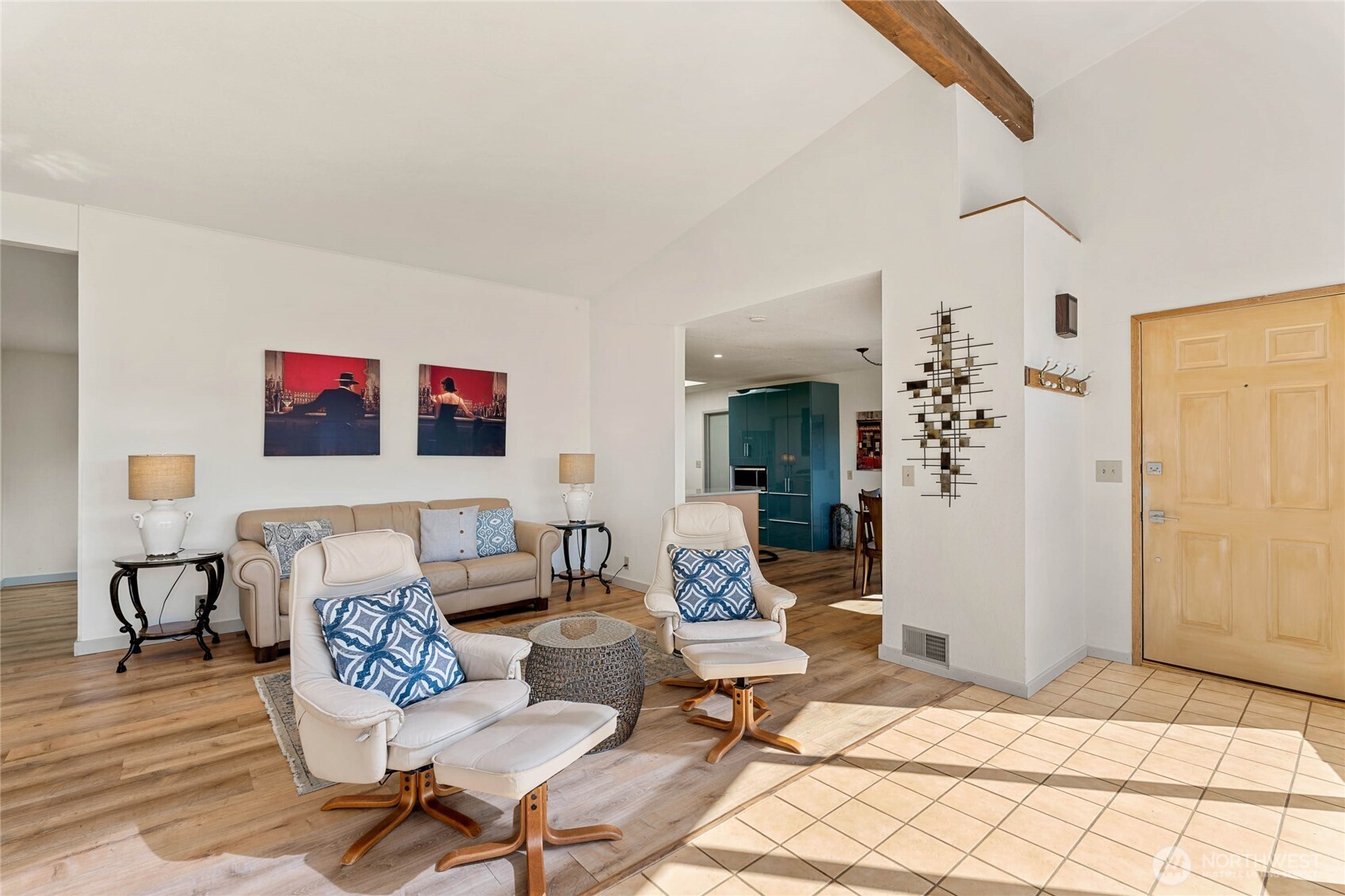 71 Blue Grade Road East Wenatchee, WA 98802 - Photo 10 of 29 a living room with furniture and wooden floor