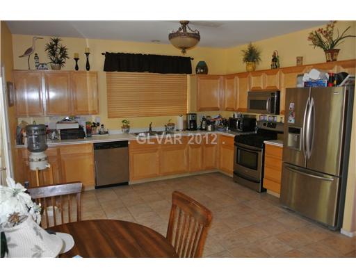 197 Oella Ridge Court Henderson, NV 89012 - Photo 6 of 15 Kitchen.