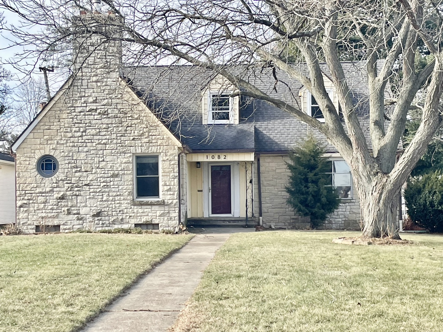 1082 North 8th Street Rochelle, IL 61068 - Photo 1 of 22 a front view of a house with garden