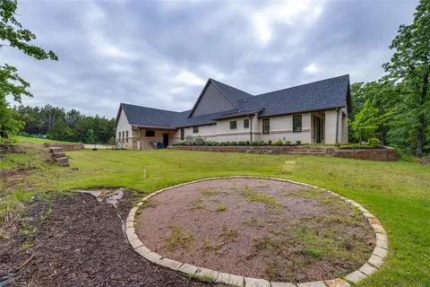 $2,300,000 | 704 Palisades Drive, Gordonville, TX 76245