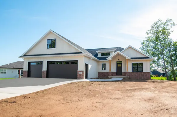 $609,900 | 3224 Eclipse Drive, Green Bay, WI 54311