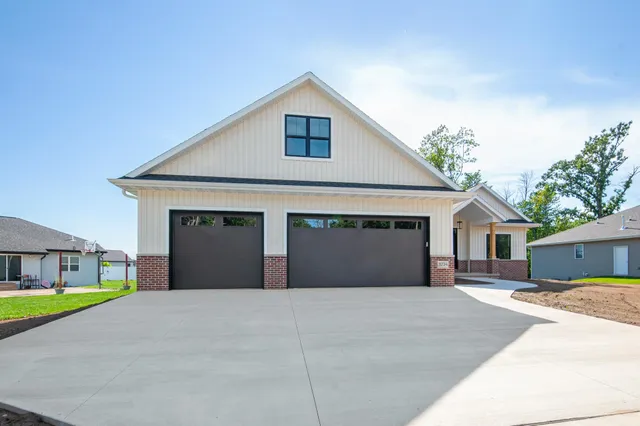 $619,900 | 3224 Eclipse Drive, Green Bay, WI 54311