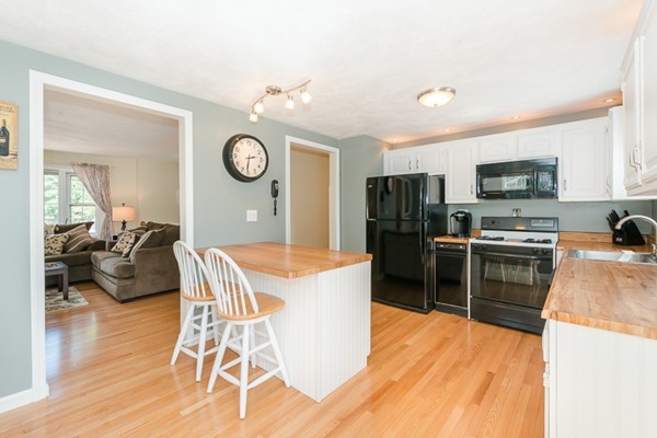 10 Donald Road Billerica, MA 01821 - Photo 12 of 30