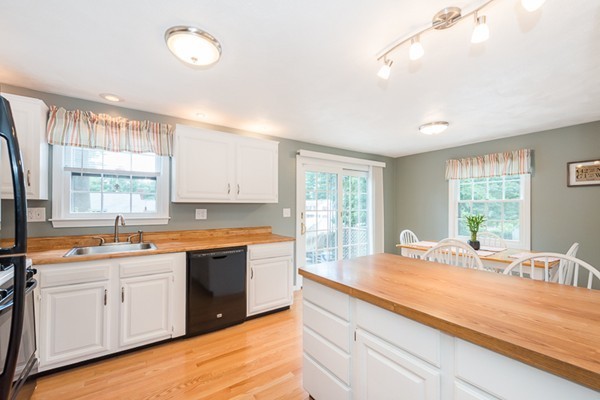 10 Donald Road Billerica, MA 01821 - Photo 10 of 30