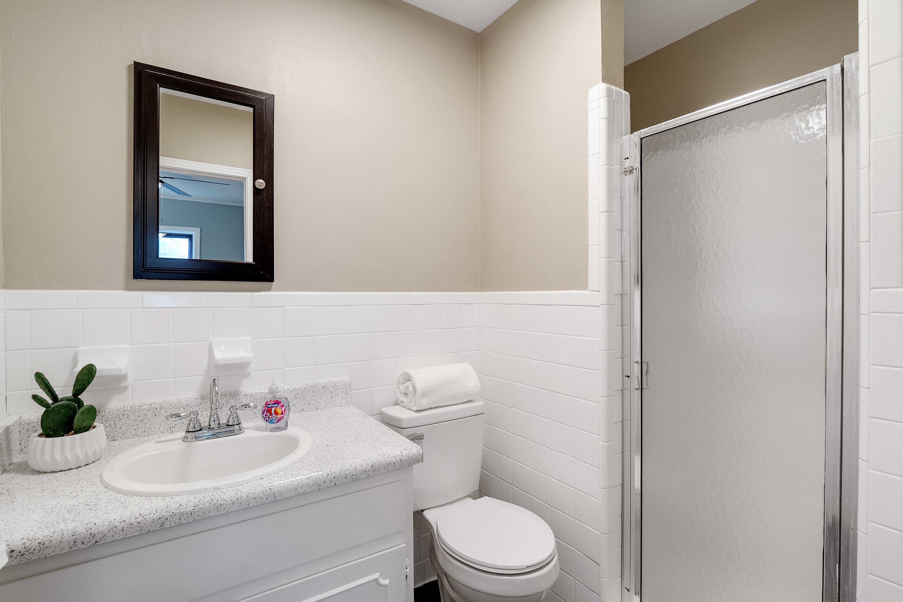 4329 Jamerson Road Memphis, TN 38122 - Photo 13 of 33 a bathroom with a sink a toilet and shower