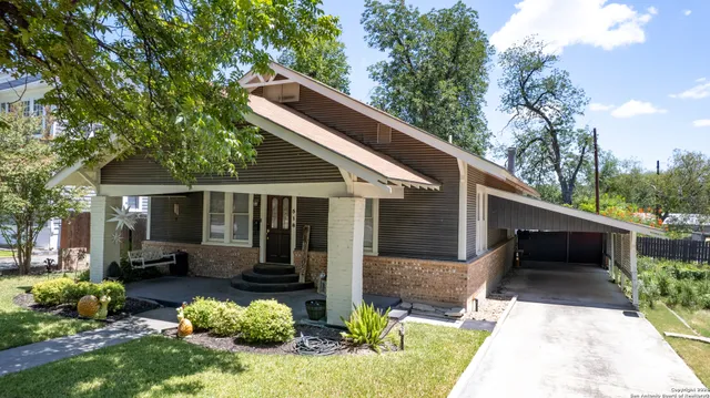 $299,000 | 518 North Getty Street, Uvalde, TX 78801