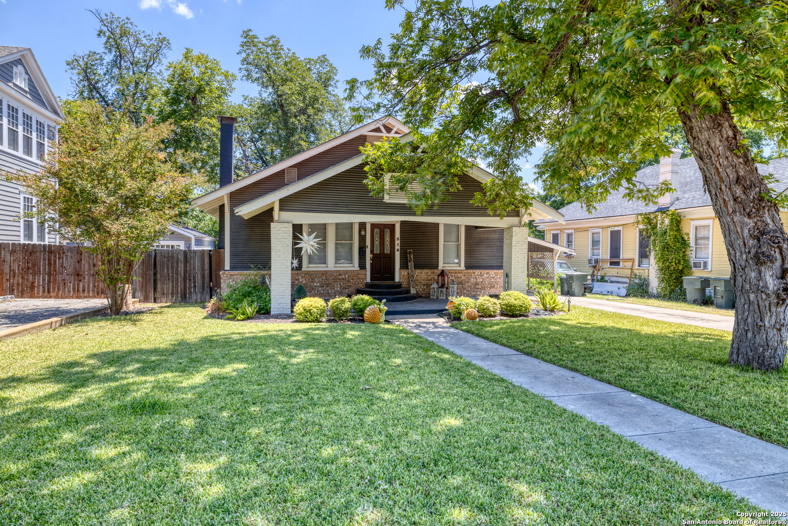 518 North Getty Street Uvalde, TX 78801 - Photo 26 of 31 a view of a house with backyard and sitting area