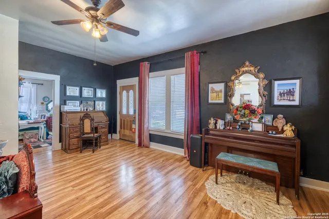 $299,000 | 518 North Getty Street, Uvalde, TX 78801