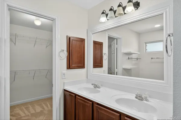 $2,600 | 511 Sedberry Court, San Antonio, TX 78258