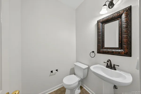 $2,600 | 511 Sedberry Court, San Antonio, TX 78258