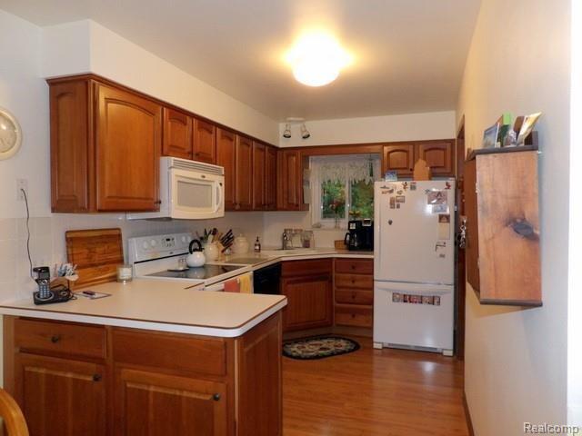 8750 Rucker Road Grosse Ile, MI 48138 - Photo 23 of 54 BEAUTIFUL REMODELED LARGE EAT-IN KITCHEN!