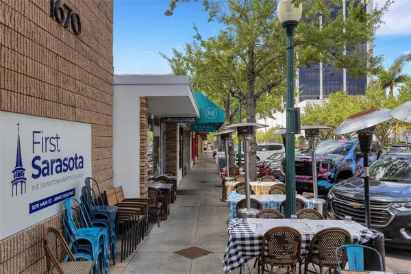 $595,000 | 1990 Main Street, Unit 4, Sarasota, FL 34236