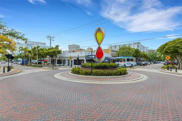 $595,000 | 1990 Main Street, Unit 4, Sarasota, FL 34236
