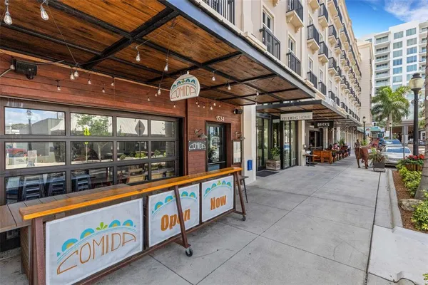 $595,000 | 1990 Main Street, Unit 4, Sarasota, FL 34236