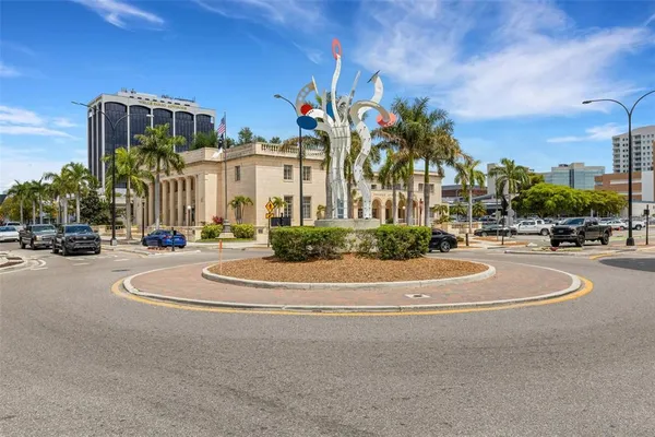 $595,000 | 1990 Main Street, Unit 4, Sarasota, FL 34236