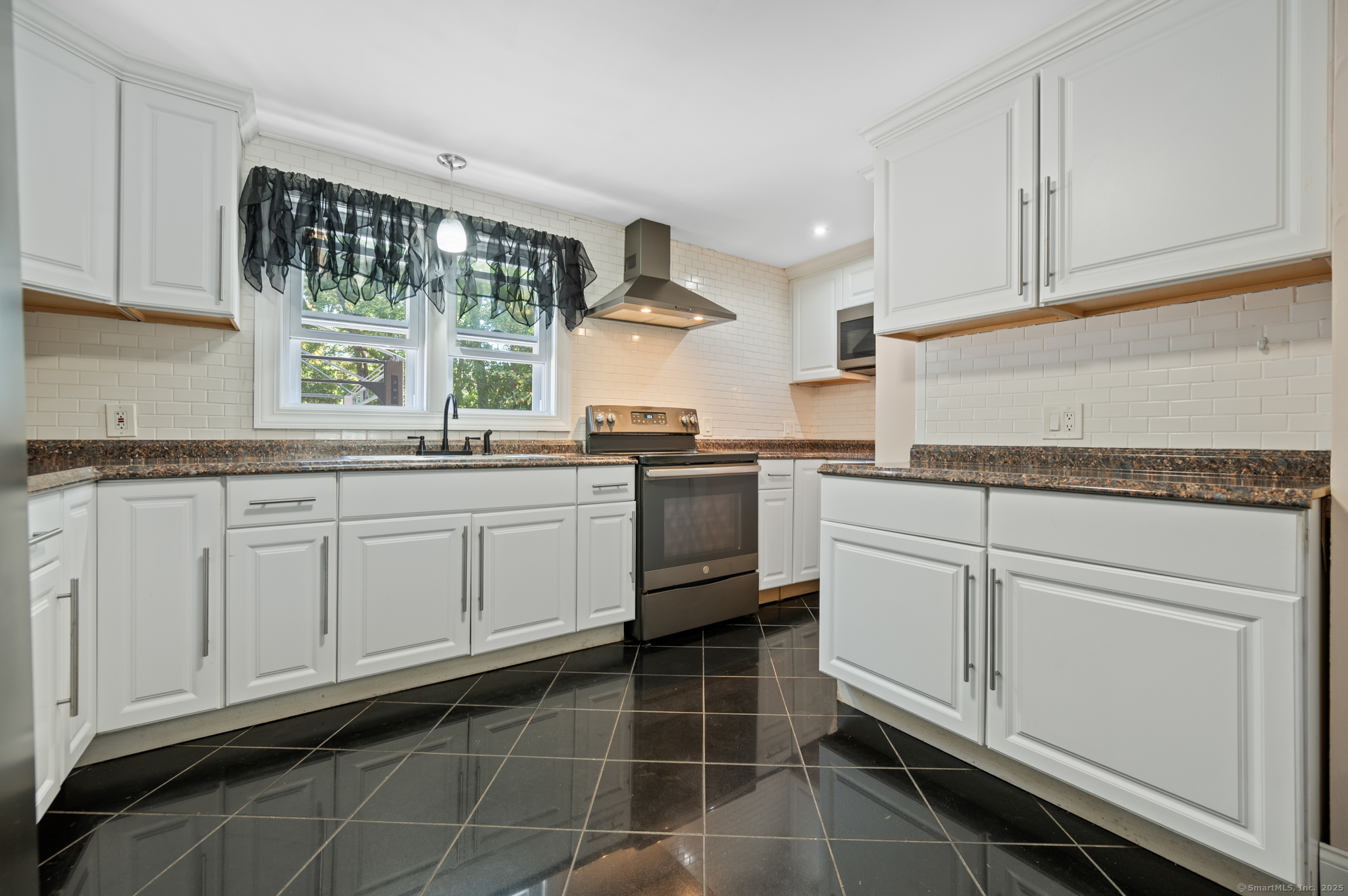 31 June Street Naugatuck, CT 06770 - Photo 7 of 24