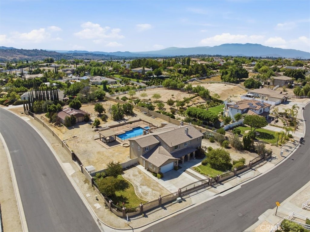 17731 Glen Hollow Way Riverside, CA 92504 - Photo 12 of 66