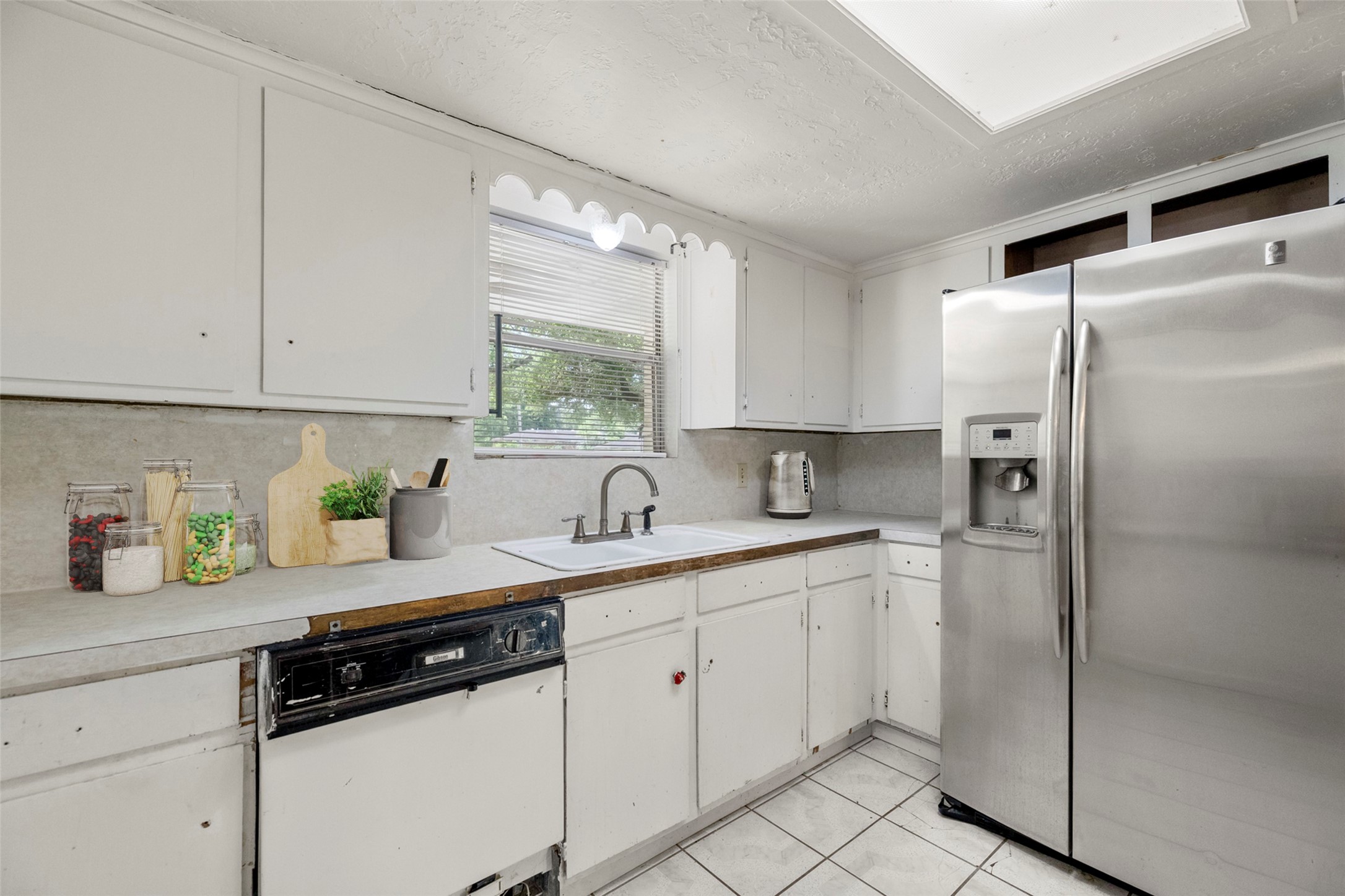 140 Friar Tuck Road Shepherd, TX 77371 - Photo 11 of 36 a kitchen with a sink a refrigerator and window