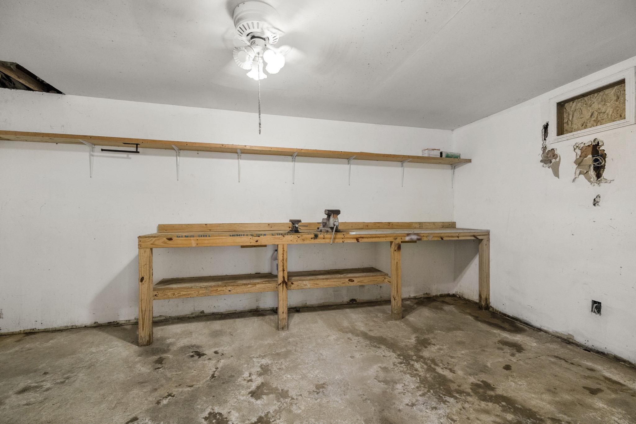 140 Friar Tuck Road Shepherd, TX 77371 - Photo 28 of 36 a view of room with racks and exposed radiator