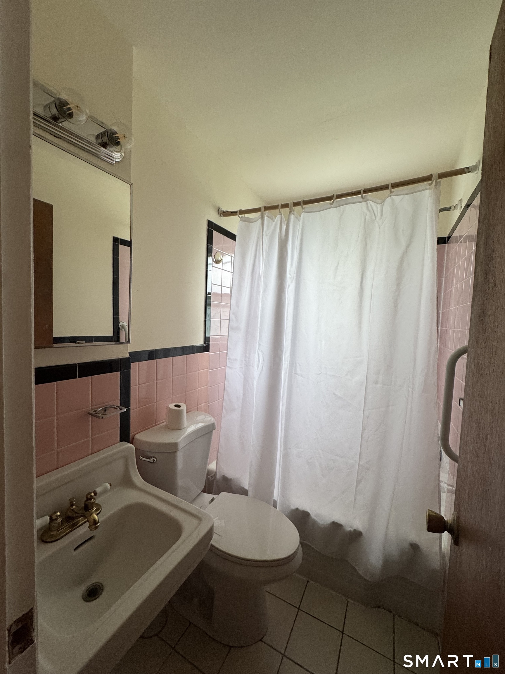 218 Flax Hill Road, Unit 2 Norwalk, CT 06854 - Photo 4 of 7