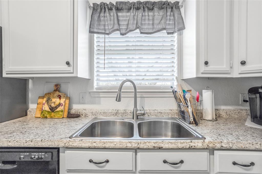 512 Oak Ridge Court Crowley, TX 76036 - Photo 13 of 27