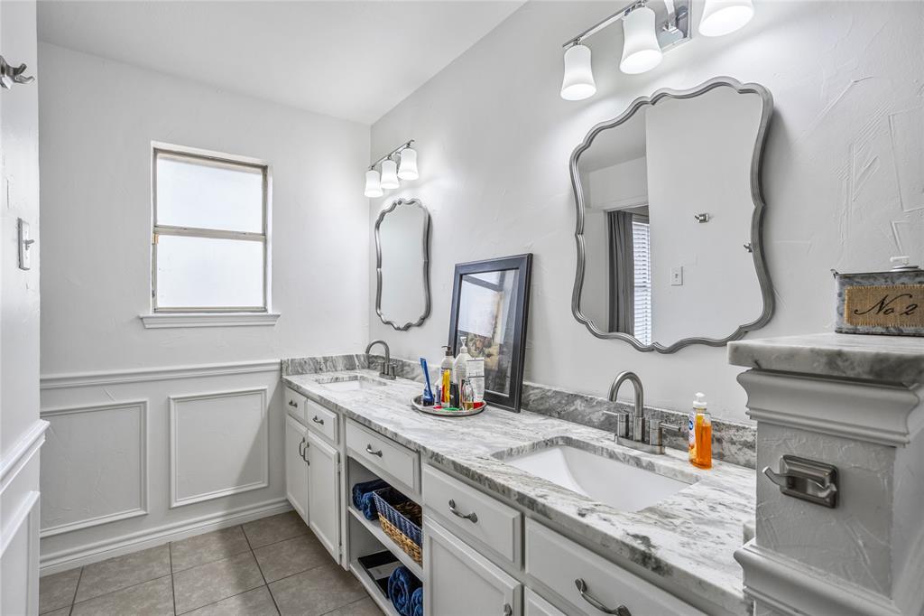 512 Oak Ridge Court Crowley, TX 76036 - Photo 17 of 27