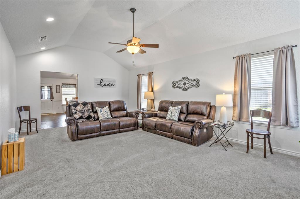 512 Oak Ridge Court Crowley, TX 76036 - Photo 5 of 27