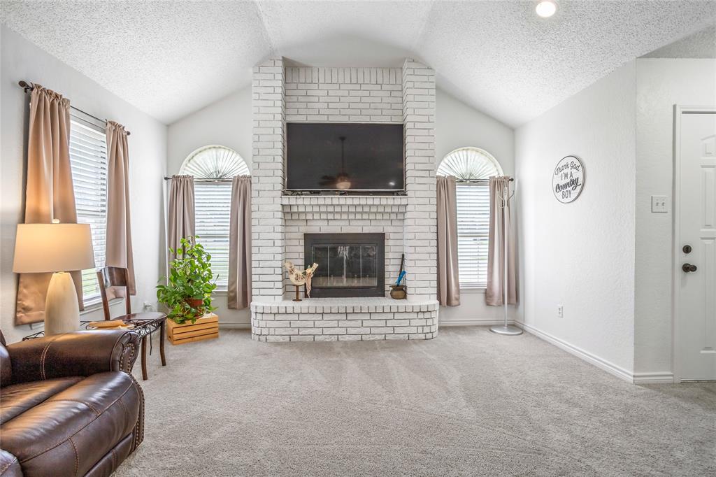 512 Oak Ridge Court Crowley, TX 76036 - Photo 6 of 27