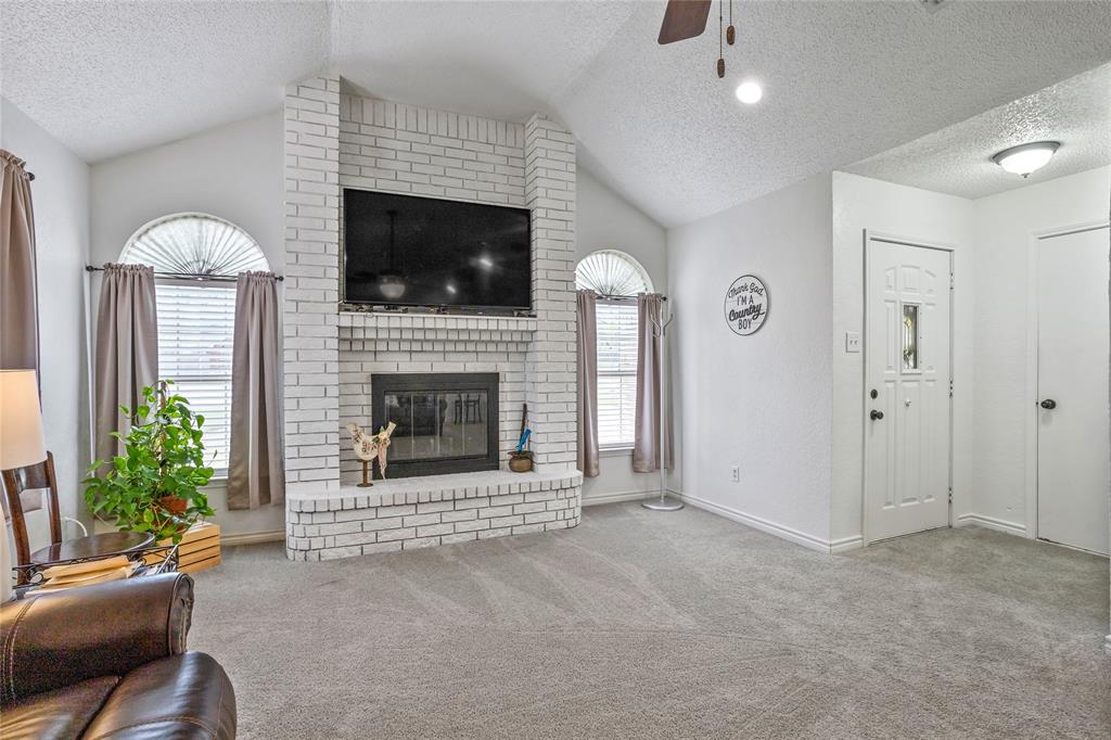 512 Oak Ridge Court Crowley, TX 76036 - Photo 7 of 27