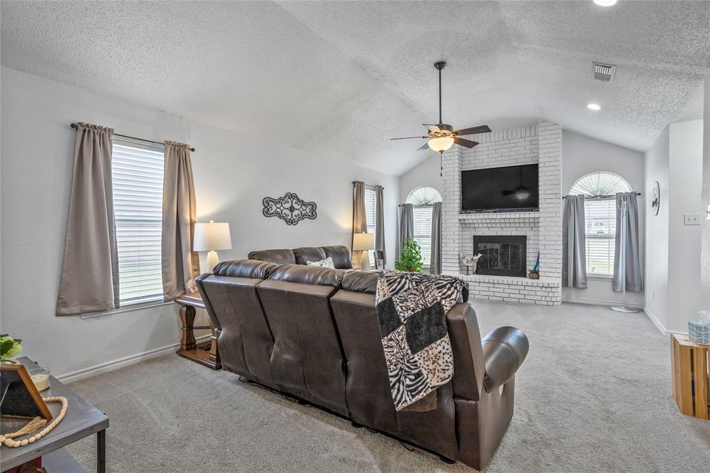 512 Oak Ridge Court Crowley, TX 76036 - Photo 8 of 27