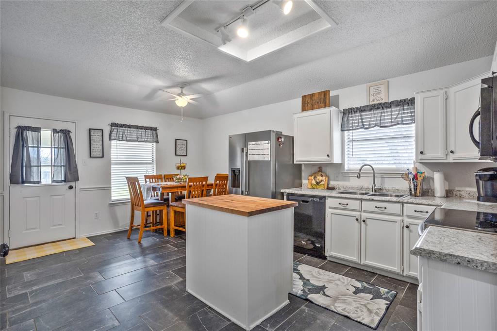 512 Oak Ridge Court Crowley, TX 76036 - Photo 10 of 27