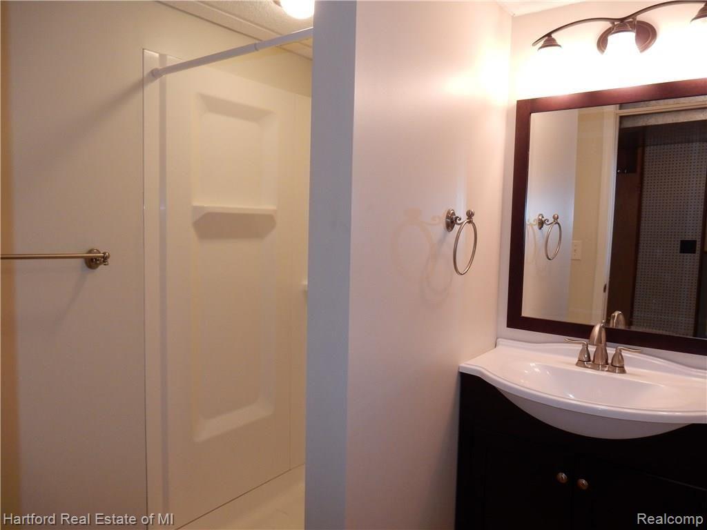 36768 Chesapeake Road Farmington Hills, MI 48335 - Photo 36 of 49