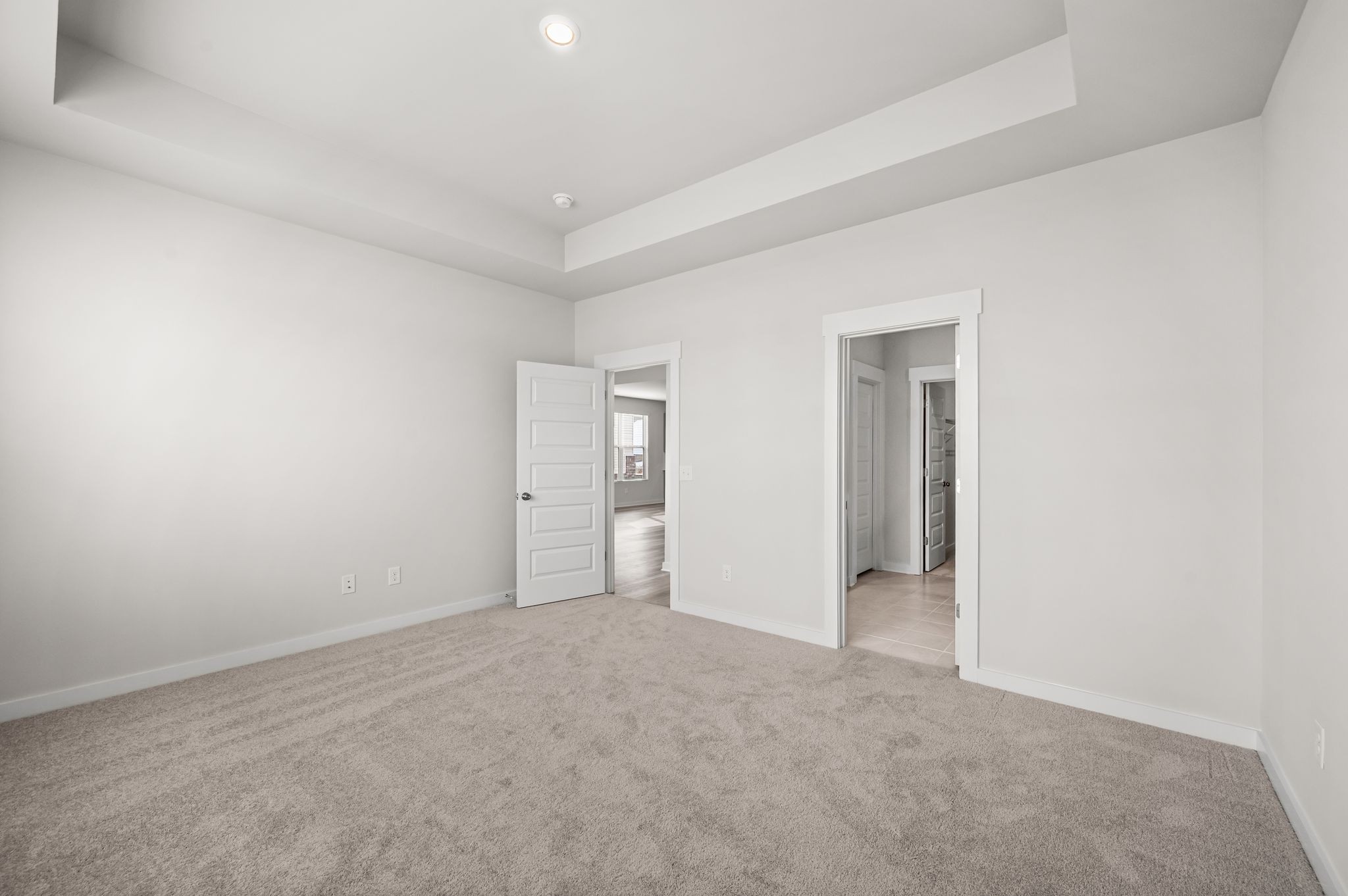 1019 Curtis Spring Lane Lewisburg, TN 37091 - Photo 13 of 23 an empty room with an entryway