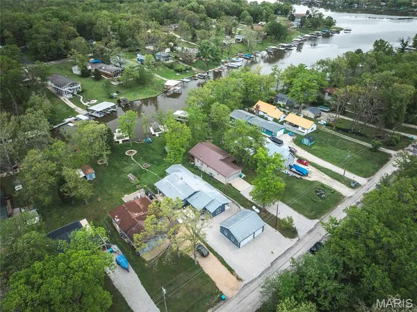 $590,000 | 1912 Lakeshore Drive, Cuba, MO 65453