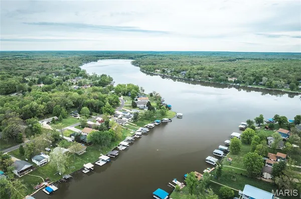 $590,000 | 1912 Lakeshore Drive, Cuba, MO 65453