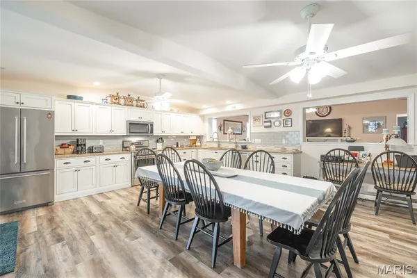 $590,000 | 1912 Lakeshore Drive, Cuba, MO 65453