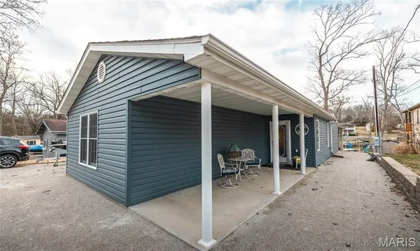 $590,000 | 1912 Lakeshore Drive, Cuba, MO 65453