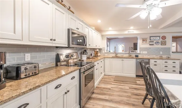 $590,000 | 1912 Lakeshore Drive, Cuba, MO 65453